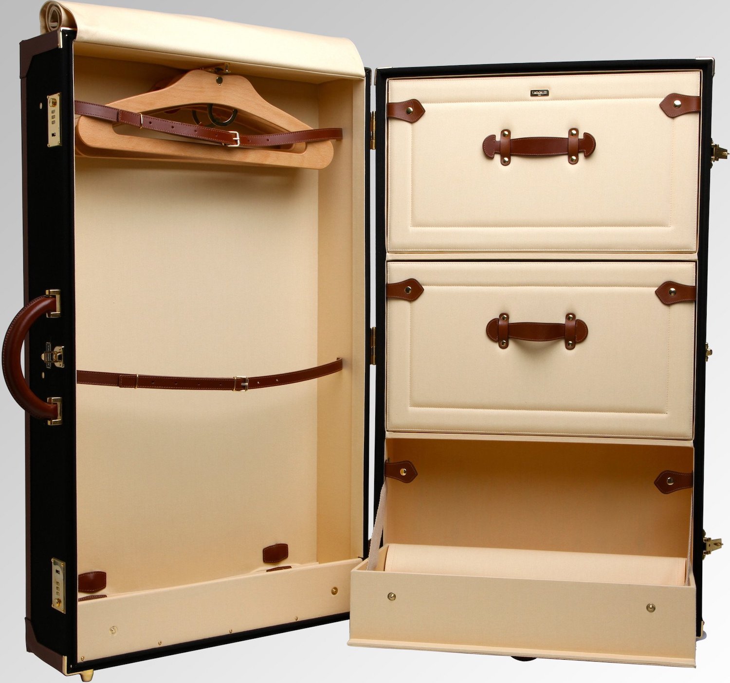 A Complete Guide to Bespoke Services Offered by Luxury Luggage Labels