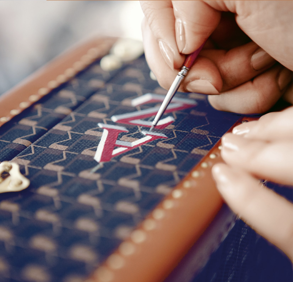 A Complete Guide to Bespoke Services Offered by Luxury Luggage Labels