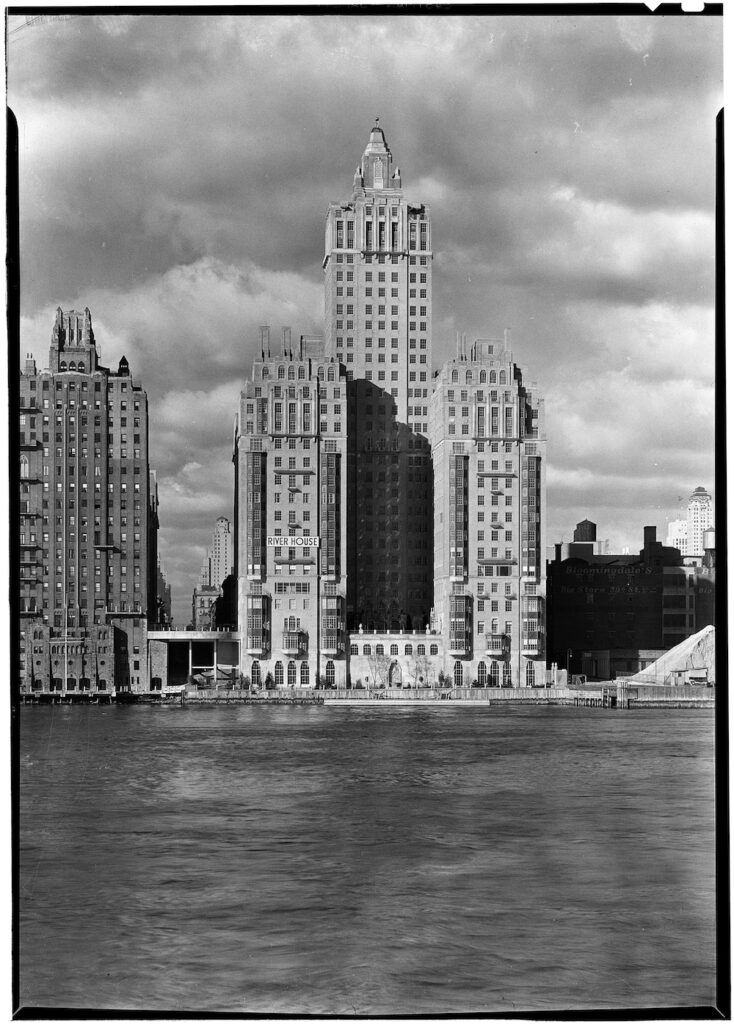 311 Roosevelt Field Store Stock Photos, High-Res Pictures, and Images -  Getty Images